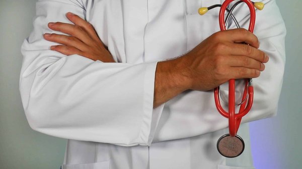 Quels sont les avantages et les inconvénients de la médecine conventionnelle ?